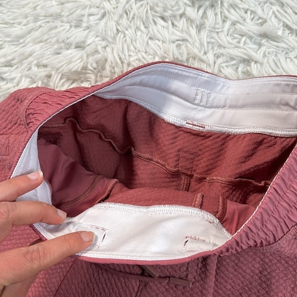 Lululemon At Ease Short 7" Brier Rose - Picture 3 of 6